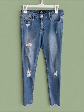 Hollister Mid Rise Crop Distressed Jeans Size 5 Long / 27
